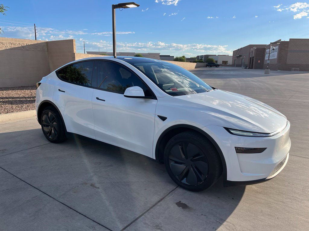 Used 2026 Tesla Model Y 2WD image 4