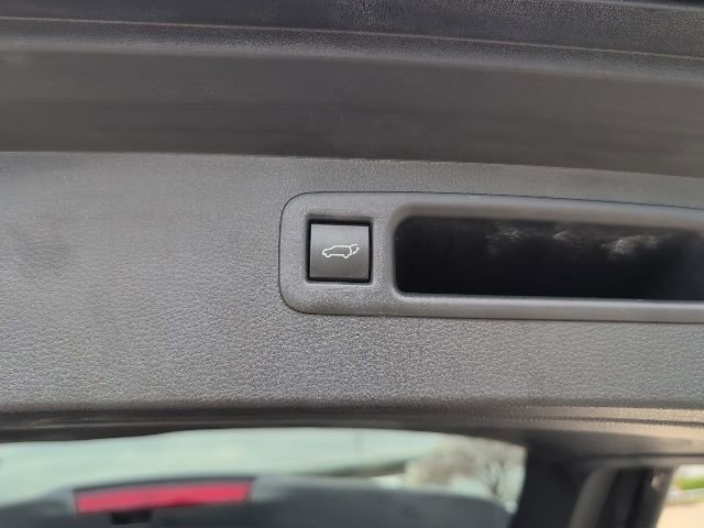Used 2024 Toyota Highlander LE image 12