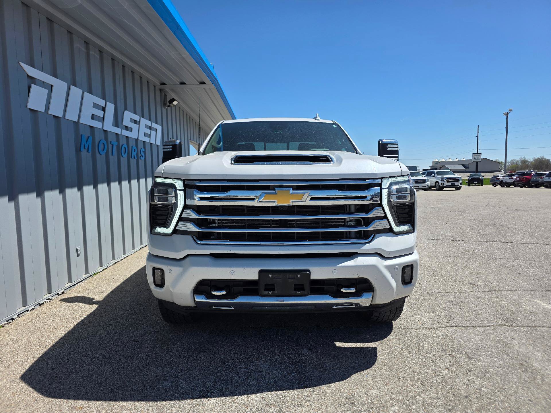 Used 2024 Chevrolet Silverado 2500 High Country w/ Technology Package AWD/4WD image 3