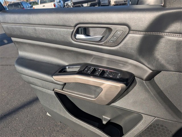 Used 2024 Nissan Pathfinder Platinum image 19