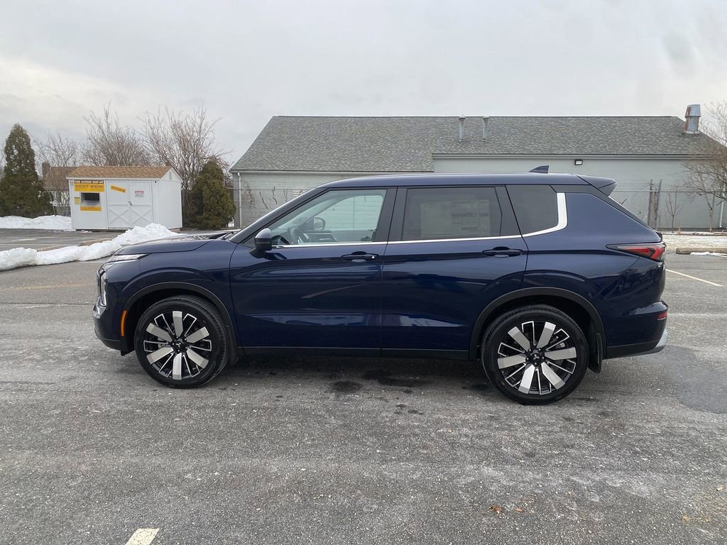 New 2026 Mitsubishi Outlander SE image 9