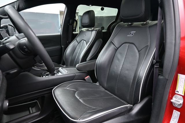 Used 2025 Chrysler Pacifica Limited FWD image 42