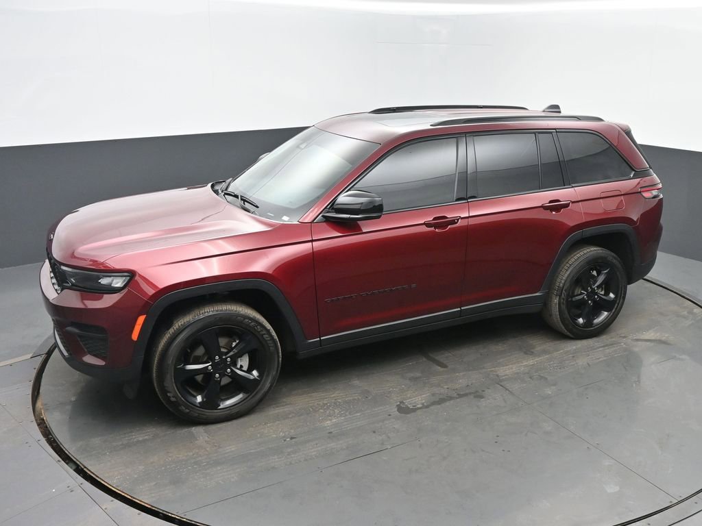 Used 2023 Jeep Grand Cherokee Altitude image 39