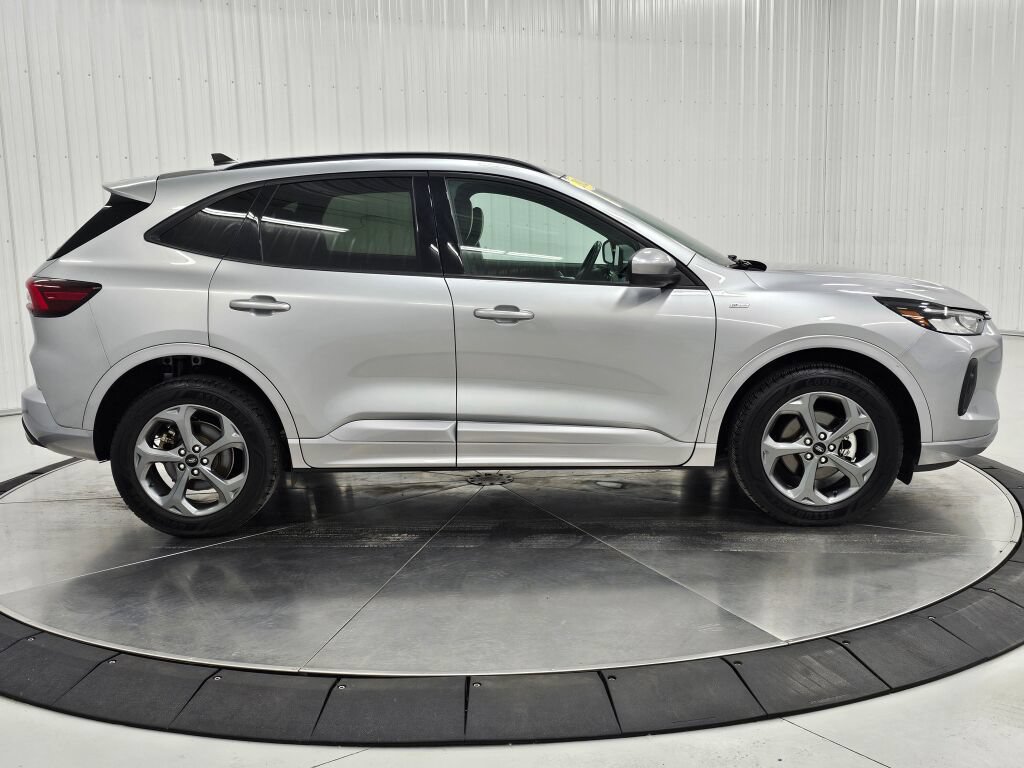 Used 2023 Ford Escape ST-Line Select AWD/4WD image 6