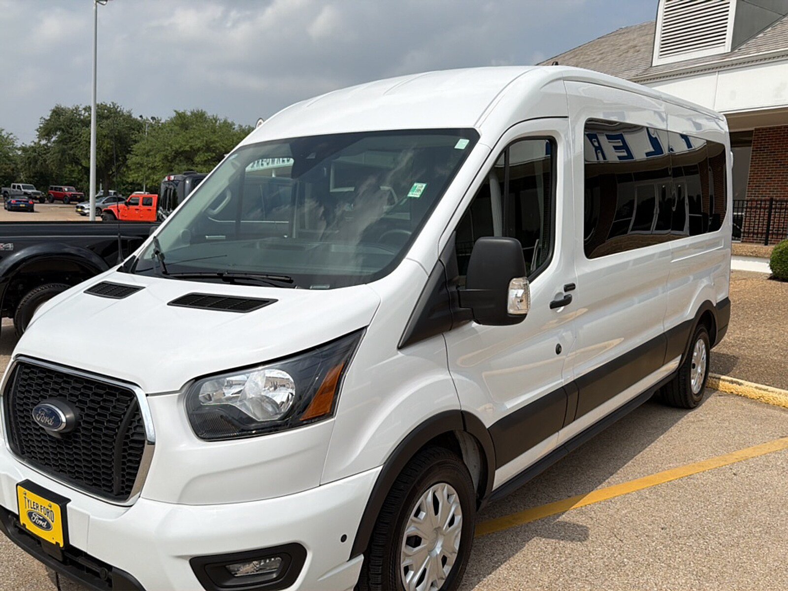 Used 2025 Ford Transit 350 XLT RWD image 4