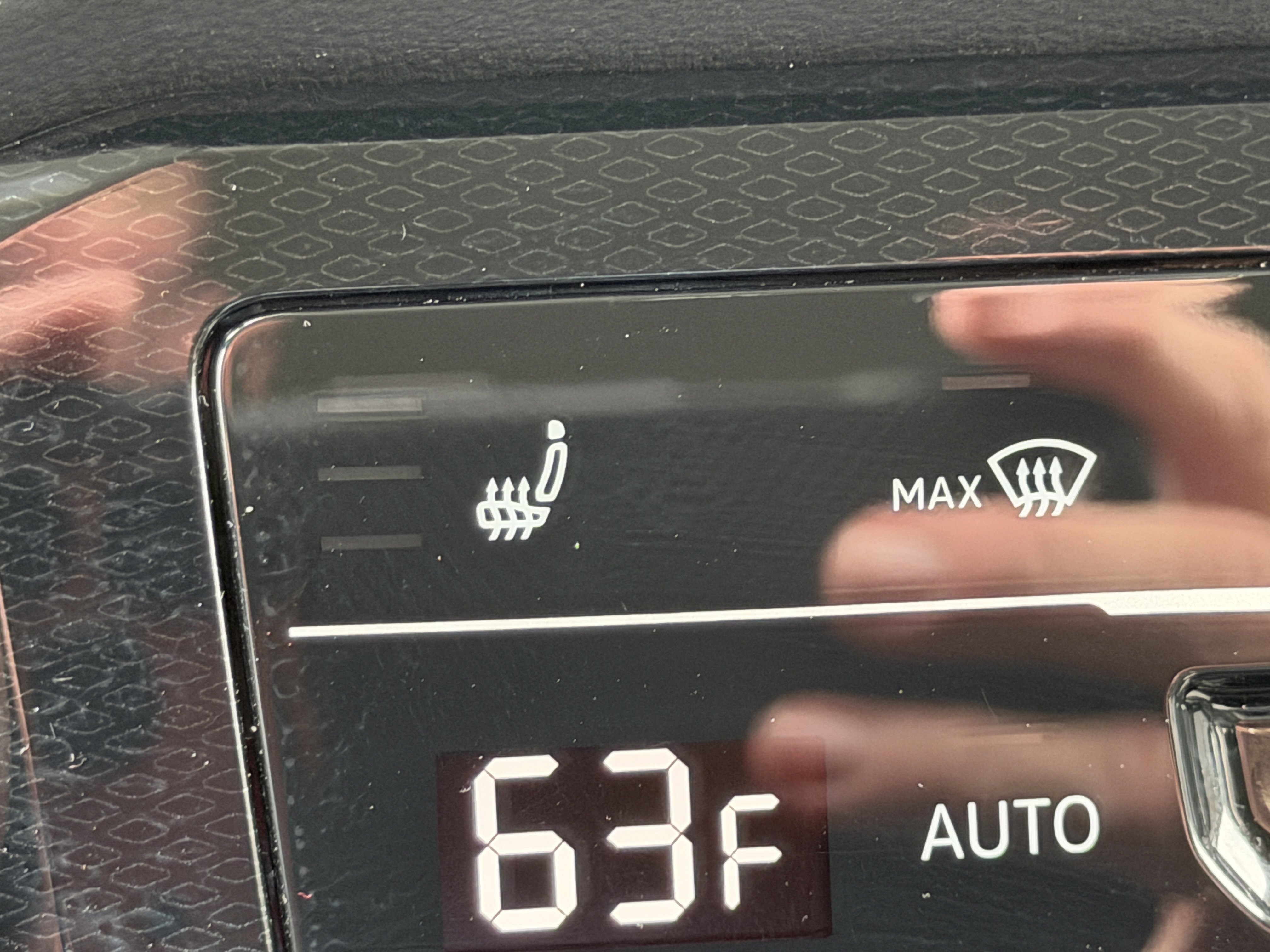 Used 2025 Volkswagen Taos SE image 22