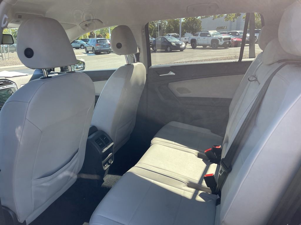 Used 2021 Volkswagen Tiguan SE w/ 3rd Row Seat Package image 11