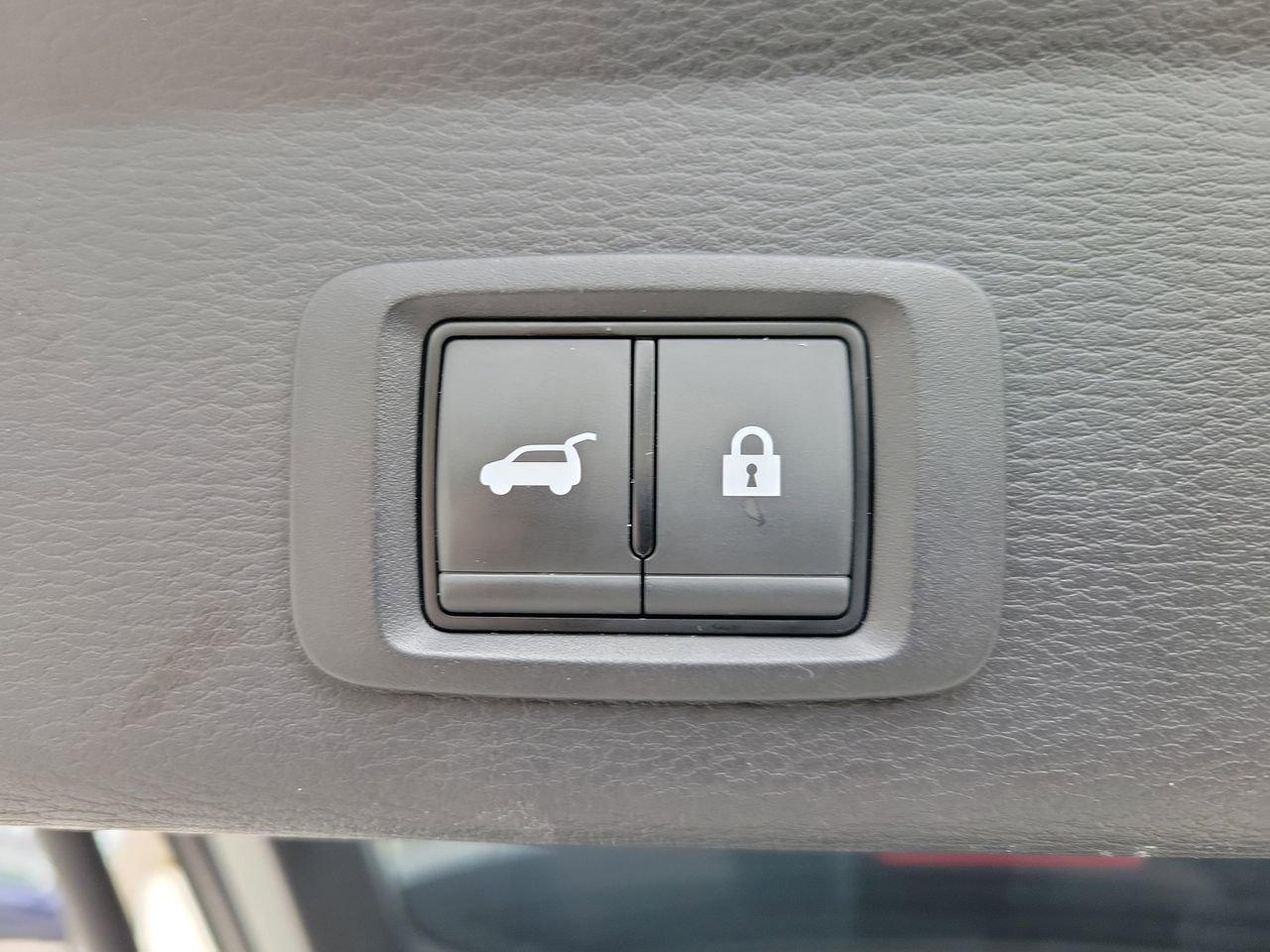 Used 2024 Mitsubishi Outlander SE image 9