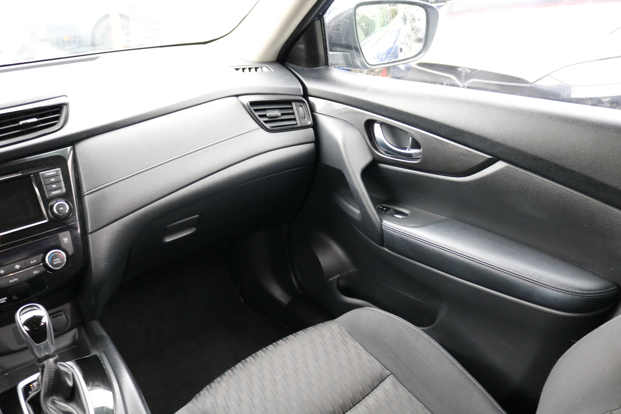 Used 2019 Nissan Rogue SV image 31