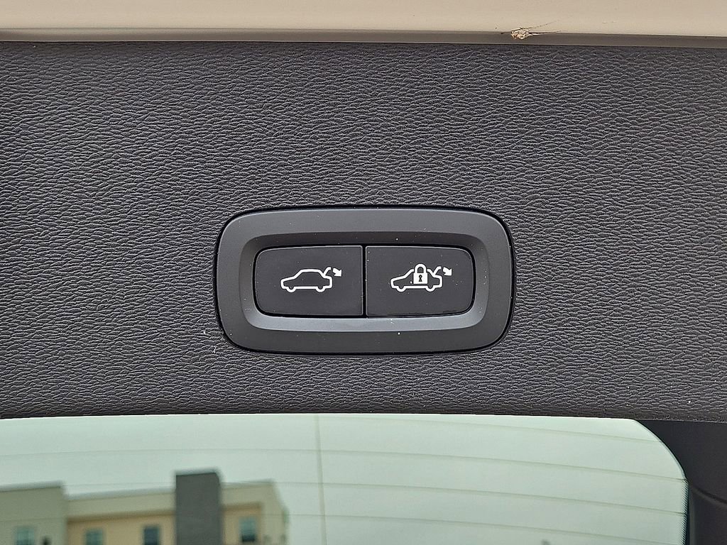Used 2023 Volvo C40 P8 Recharge Ultimate AWD/4WD image 15