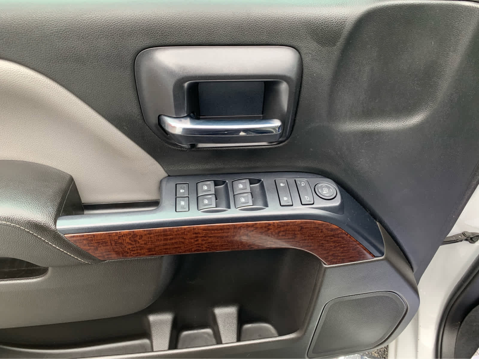 Used 2018 GMC Sierra 1500 SLE w/ SLE Value Package AWD/4WD image 13