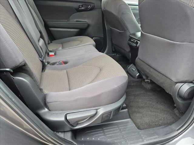 Used 2025 Toyota Highlander LE FWD image 20