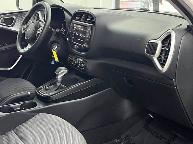 Used 2025 Kia Soul LX w/ LX Technology Package FWD image 27
