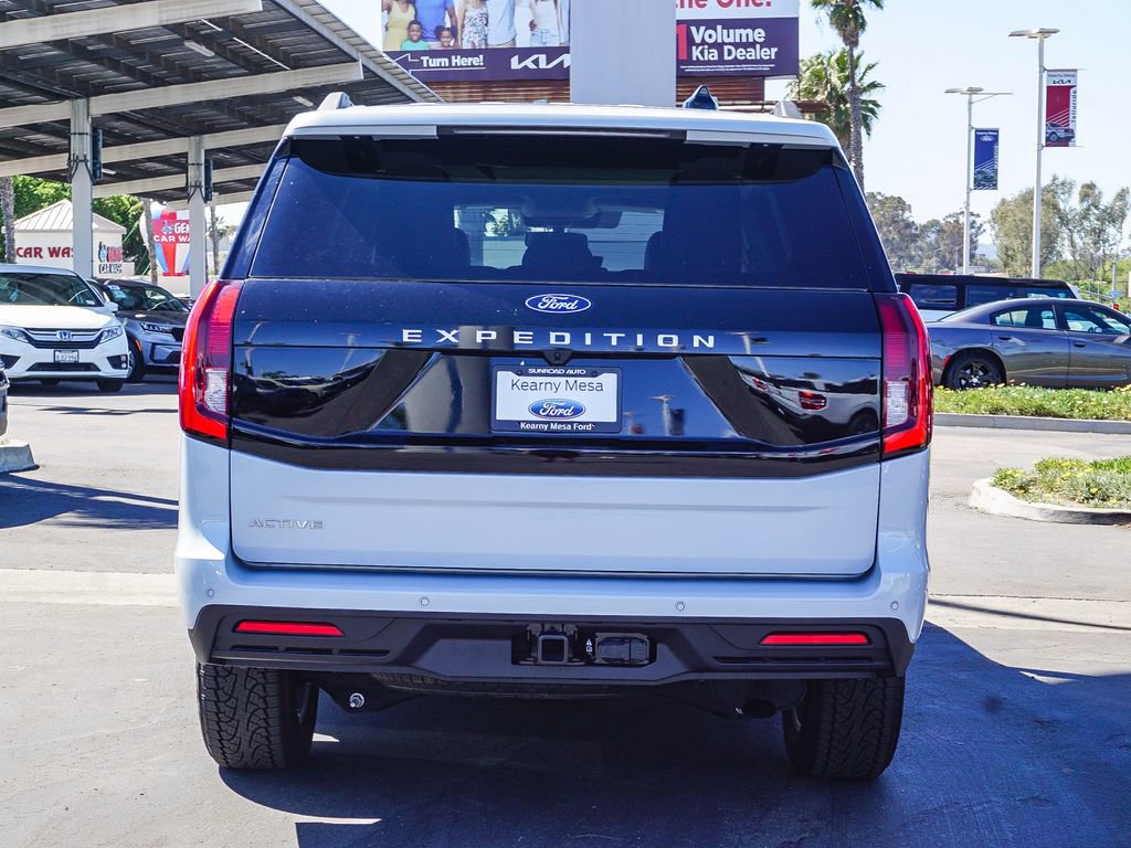 New 2025 Ford Expedition Active image 5