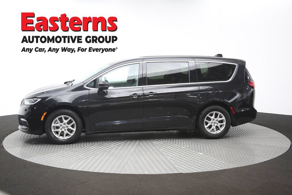 Used 2023 Chrysler Pacifica Touring-L FWD image 61