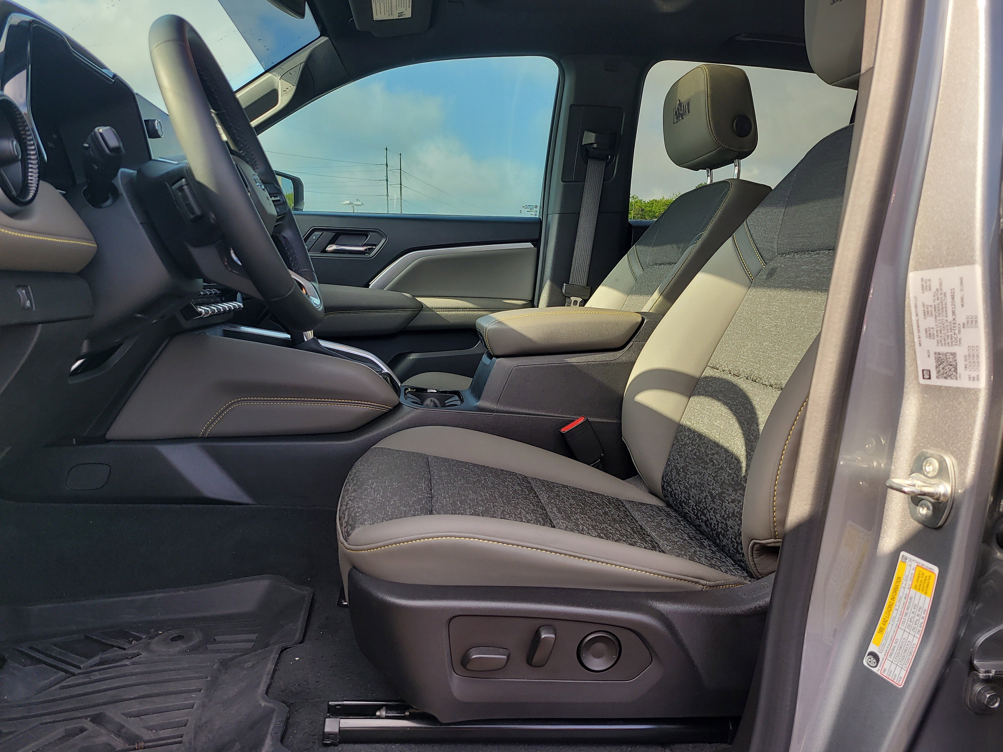 Used 2024 Chevrolet Colorado ZR2 w/ ZR2 Bison Edition image 18