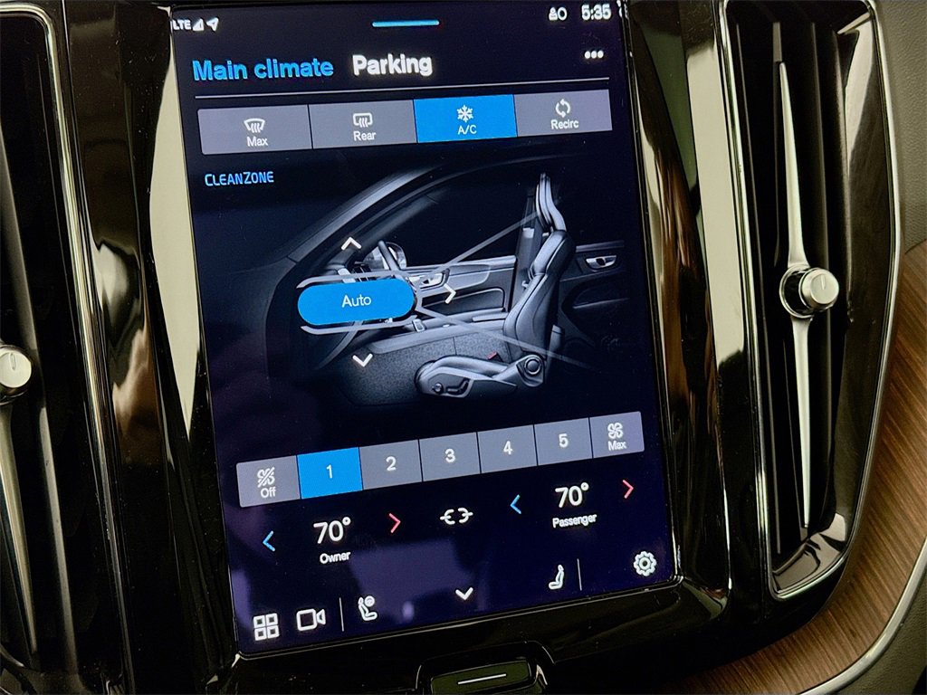 Used 2023 Volvo XC60 T8 Plus image 17