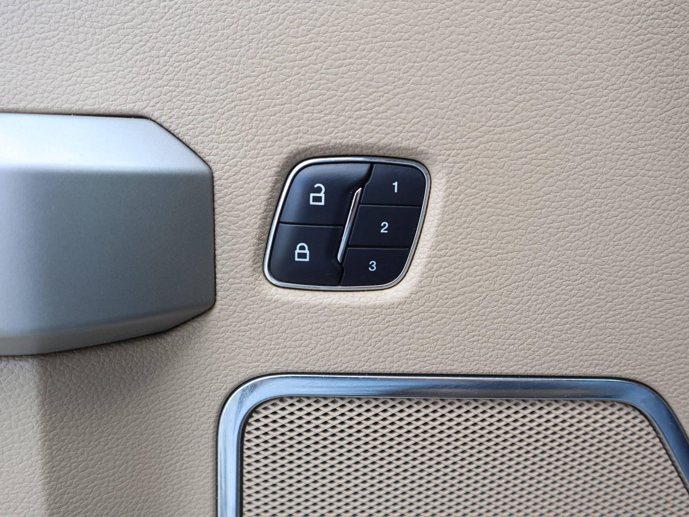 Used 2018 Ford F250 Lariat w/ Lariat Ultimate Package image 25