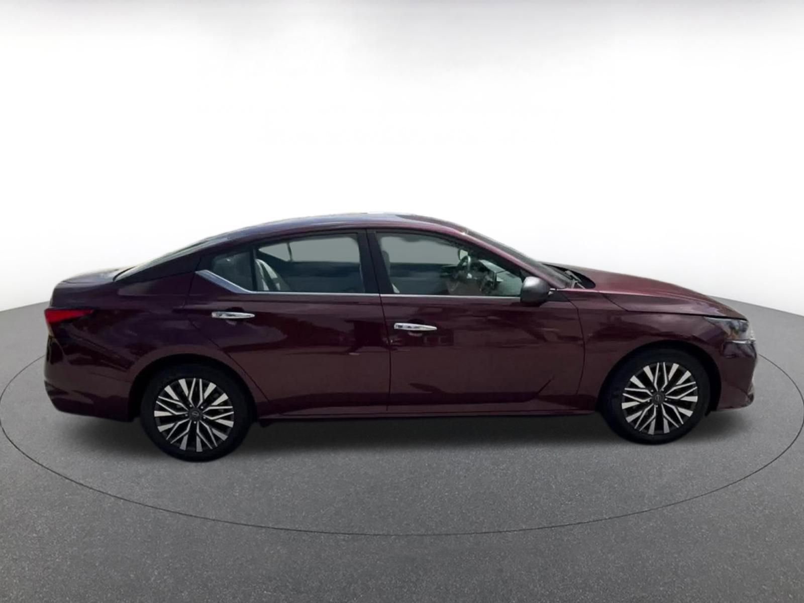 Used 2025 Nissan Altima 2.5 SV FWD image 15