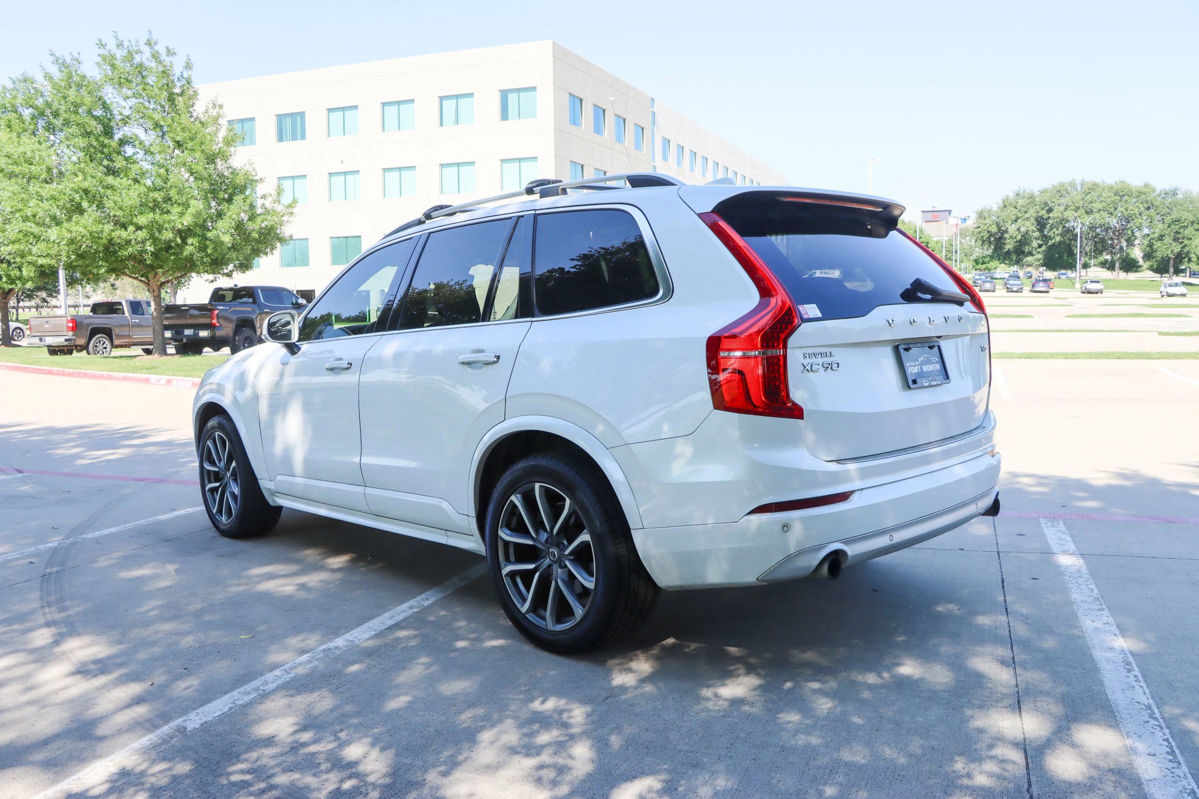 Used 2019 Volvo XC90 T5 Momentum w/ Multimedia Package FWD image 5