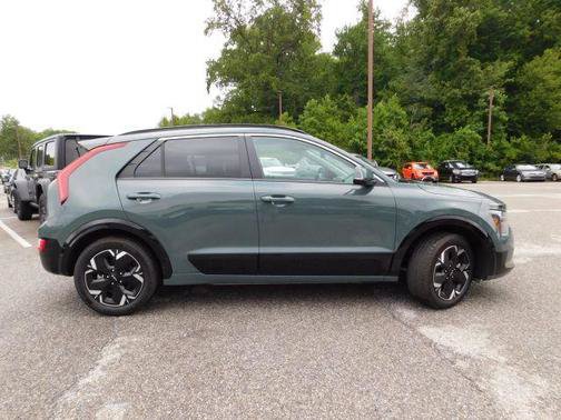 Used 2023 Kia Niro Wind FWD image 4