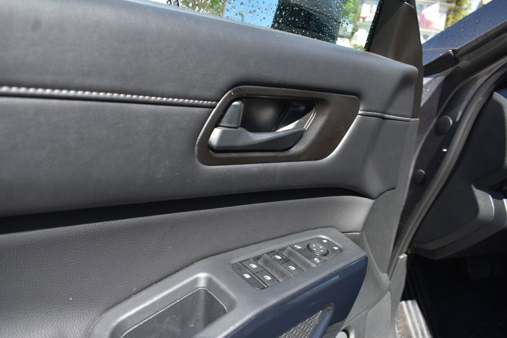 Used 2025 Nissan Pathfinder SV FWD image 14