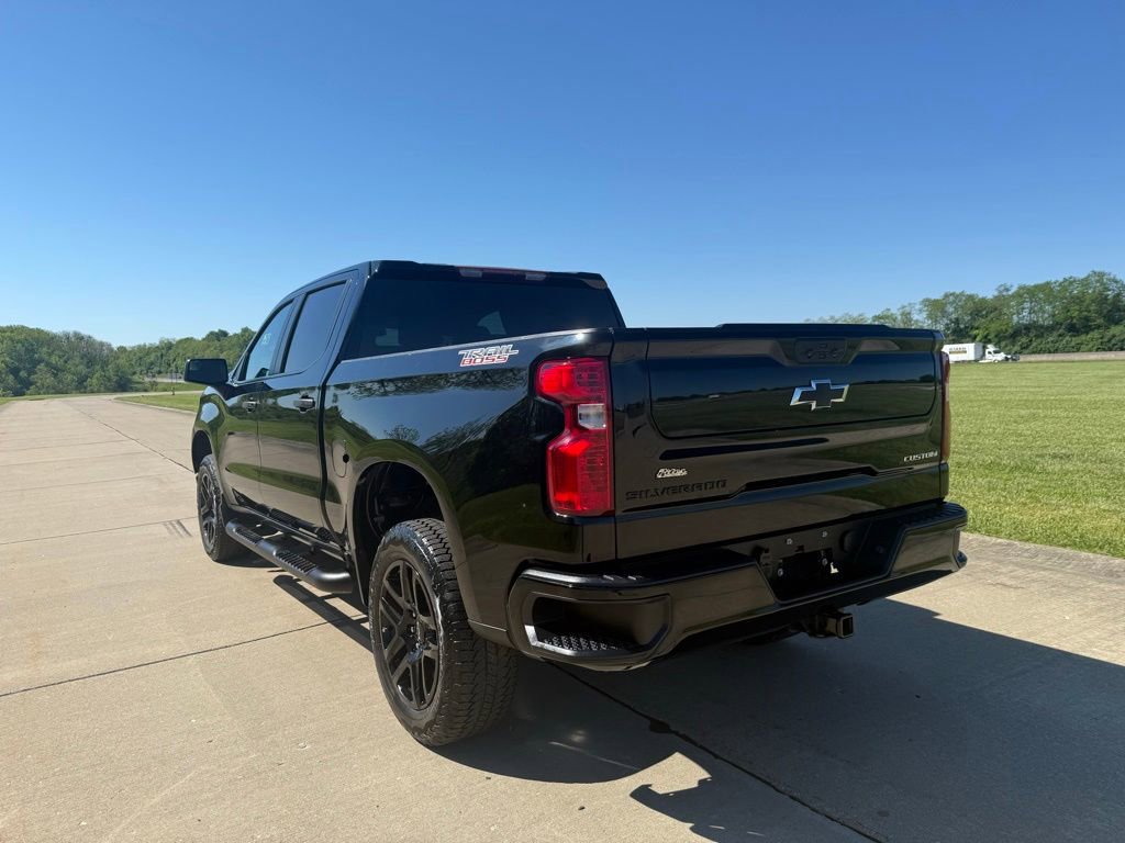 Used 2024 Chevrolet Silverado 1500 Custom Trail Boss w/ Turbomax Blackout Package AWD/4WD image 8