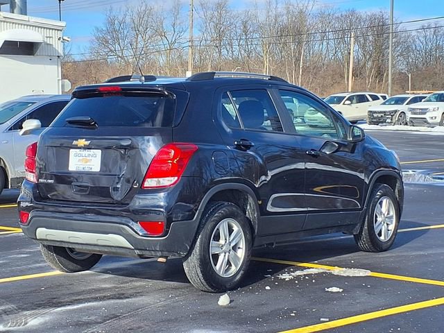 Used 2022 Chevrolet Trax LT w/ LT Convenience Package image 2