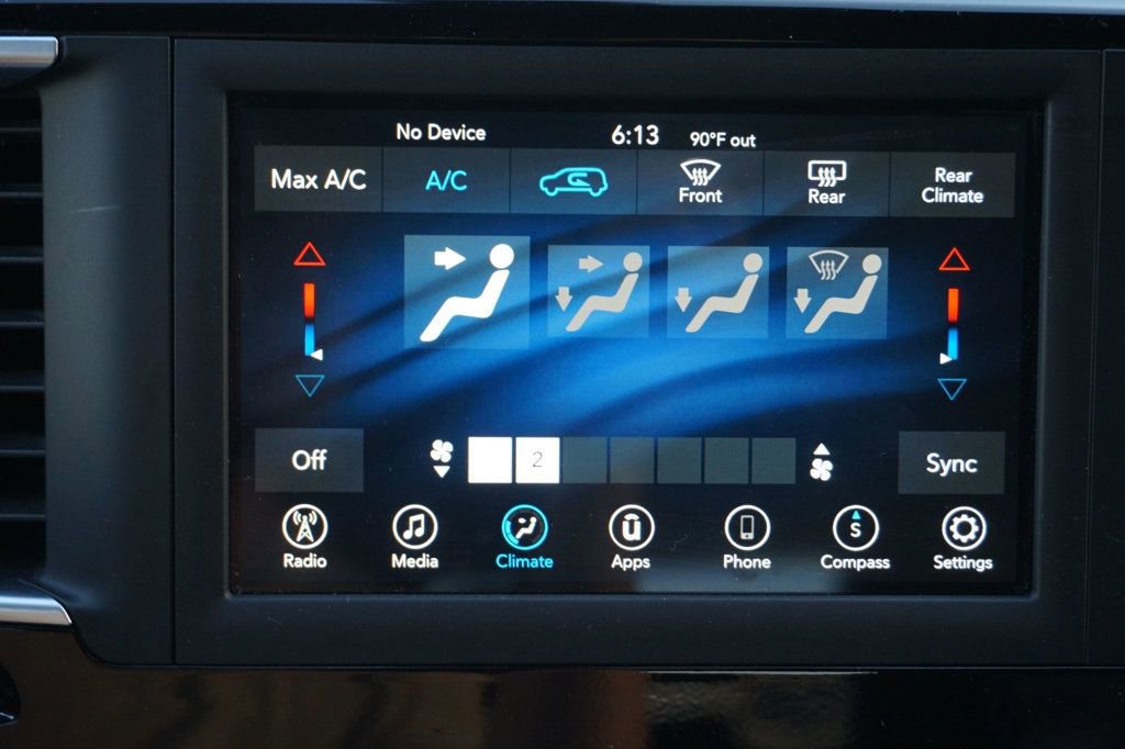 Used 2021 Chrysler Voyager Lxi image 32
