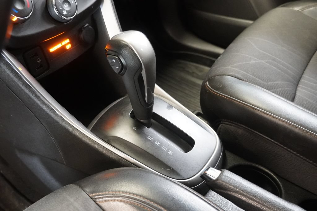 Used 2020 Chevrolet Trax LT w/ LT Convenience Package FWD image 21