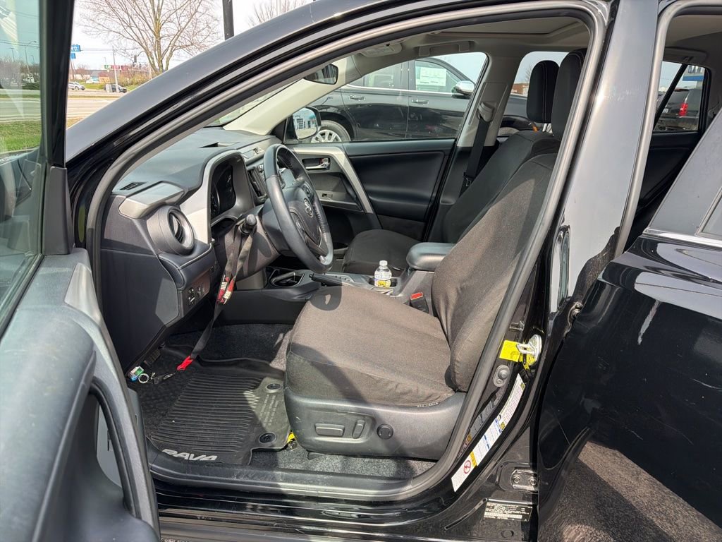 Used 2018 Toyota RAV4 XLE image 6