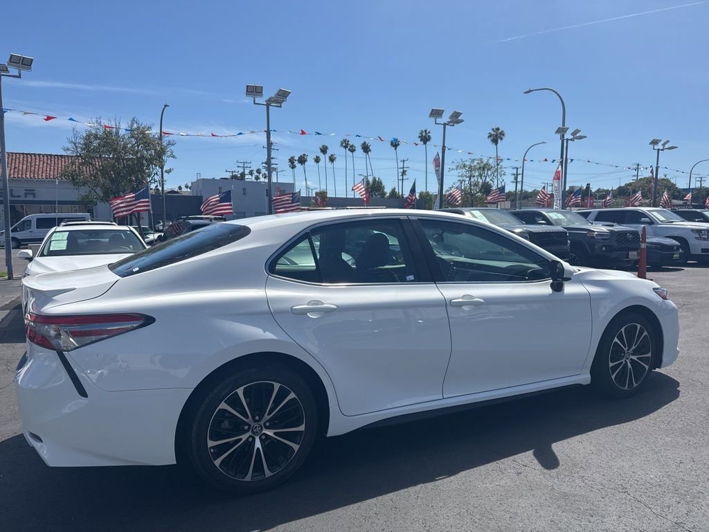 Used 2018 Toyota Camry SE FWD image 5