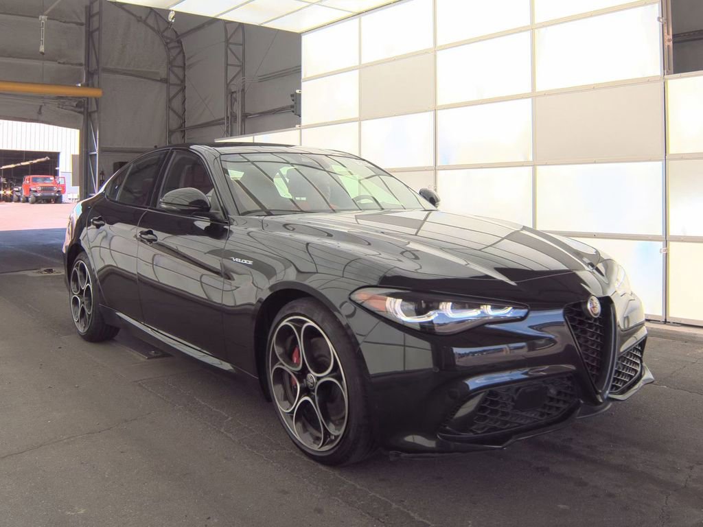 Used 2024 Alfa Romeo Giulia Veloce image 1
