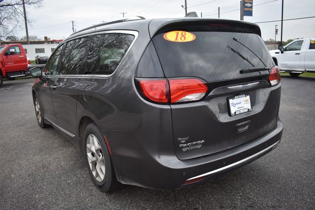 Used 2018 Chrysler Pacifica Touring-L Plus w/ Tire & Wheel Group FWD image 5