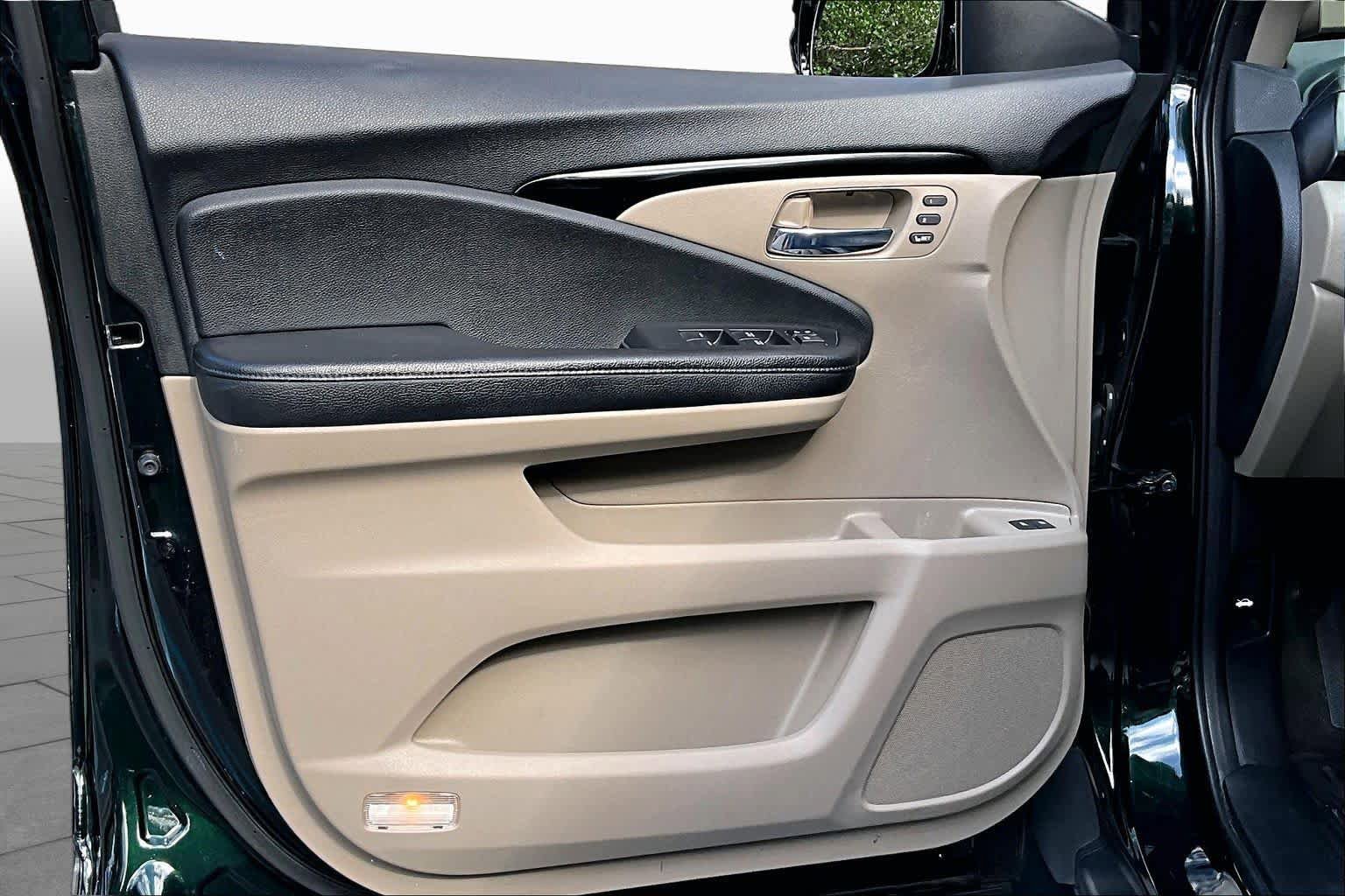 Used 2017 Honda Pilot Touring image 22