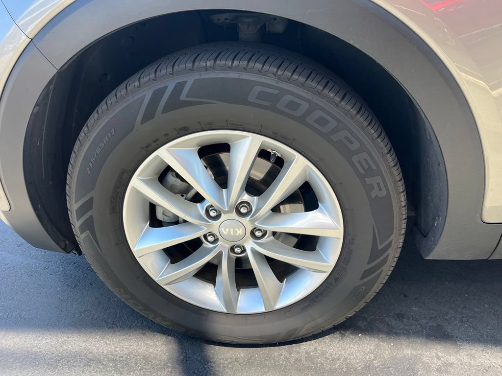 Used 2016 Kia Sorento FWD image 11