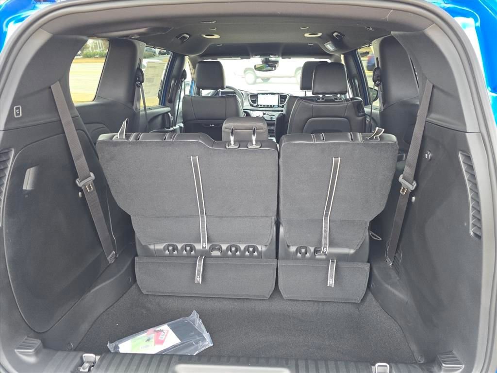 New 2026 Chrysler Pacifica Select w/ S Appearance Package FWD image 9