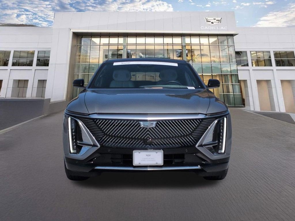 Used 2024 Cadillac Lyriq Luxury AWD/4WD image 2