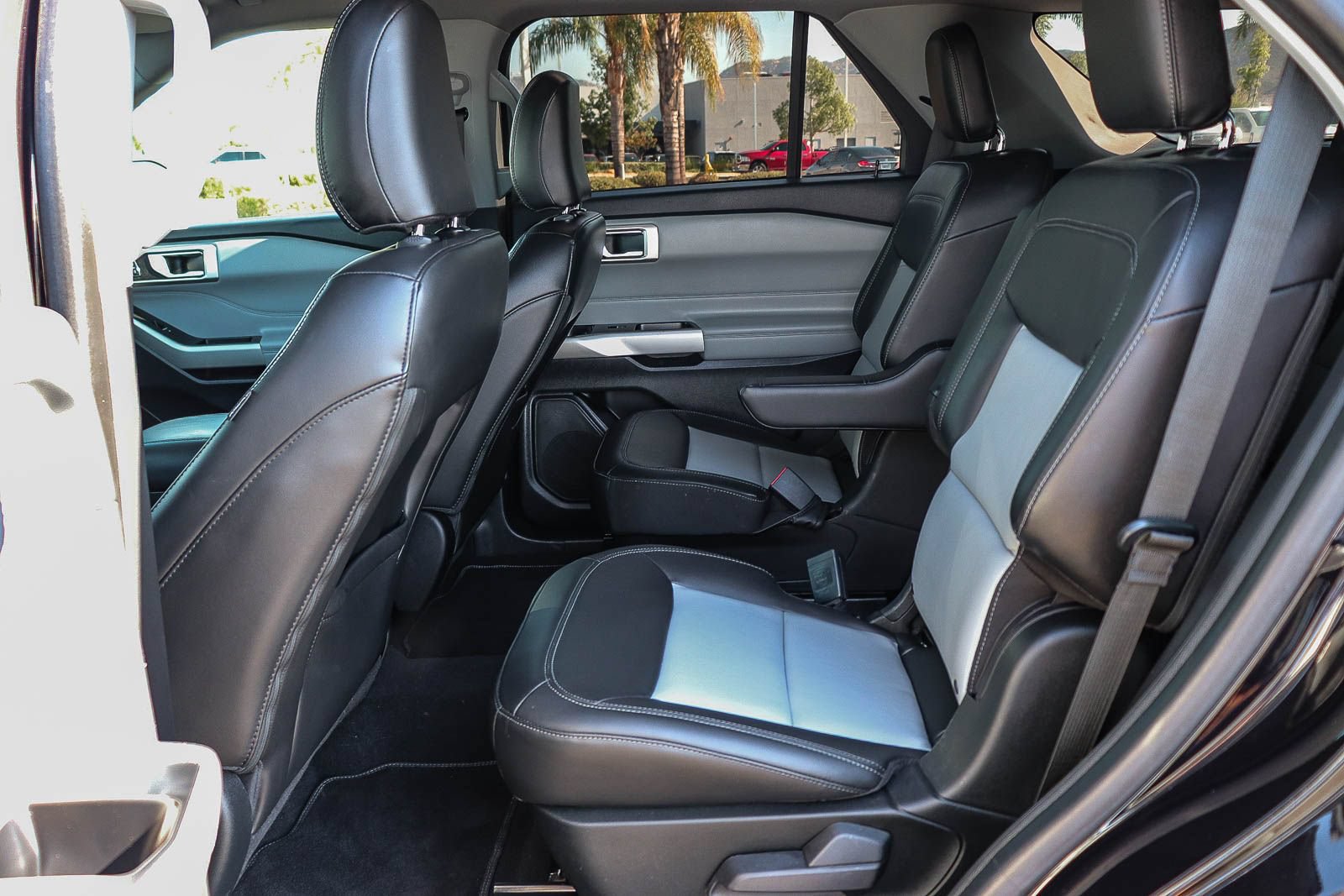 Certified 2022 Ford Explorer XLT w/ Equipment Group 202A RWD image 17