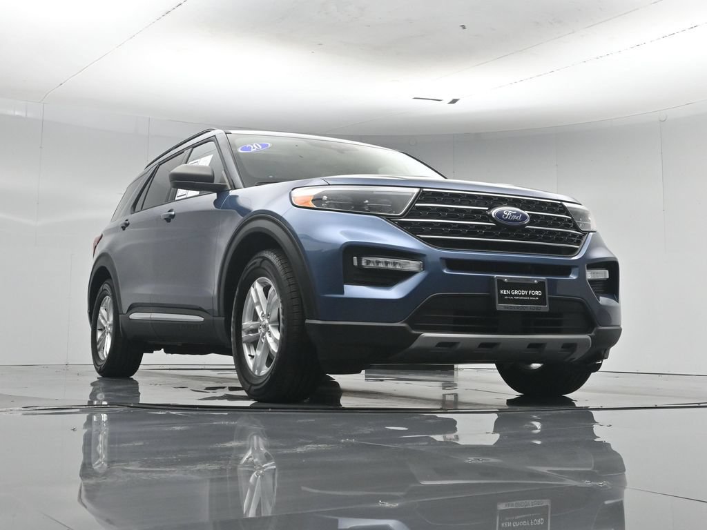 Certified 2020 Ford Explorer XLT w/ Equipment Group 202A RWD image 4