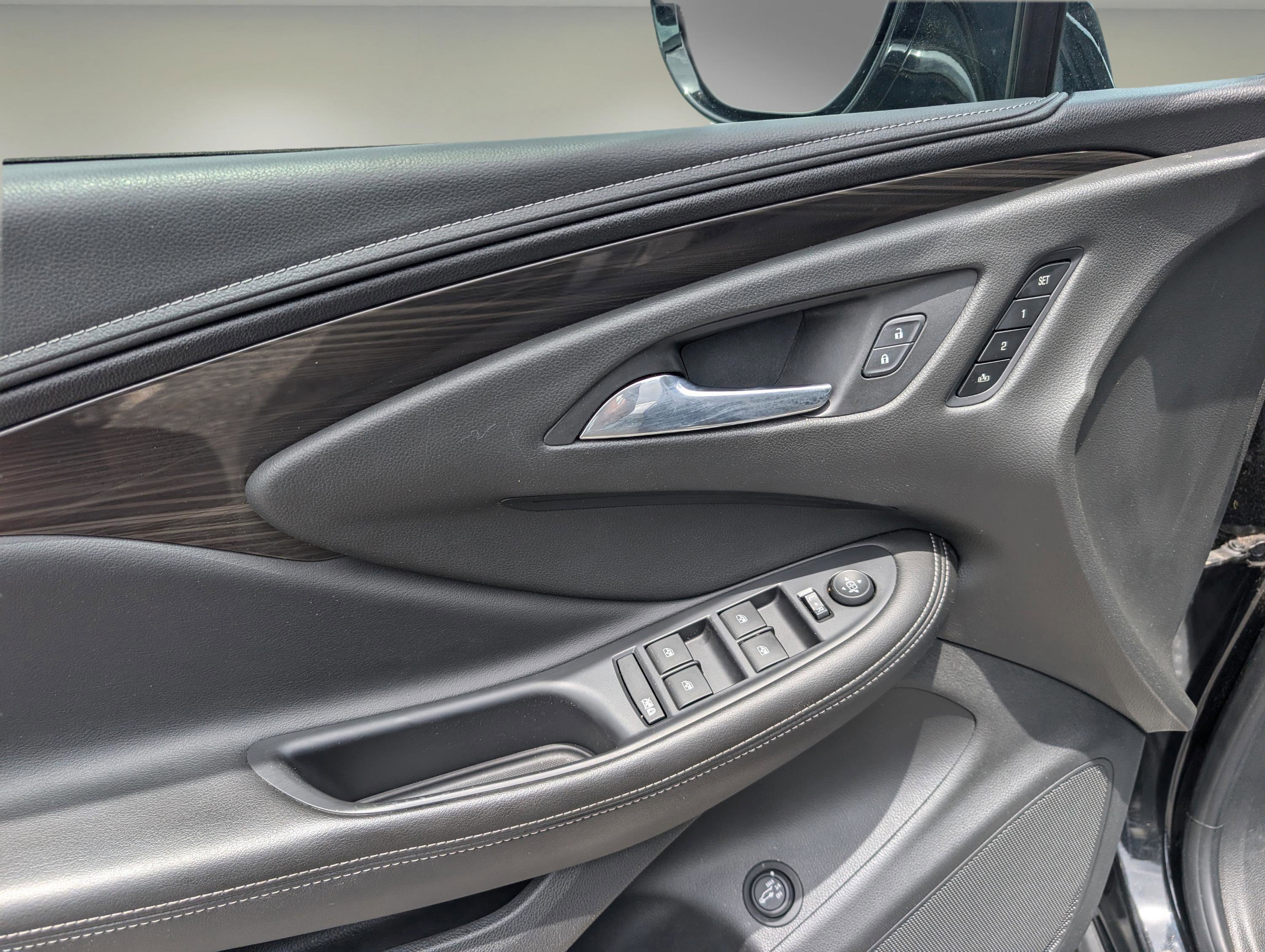 Used 2019 Buick Envision Essence image 9