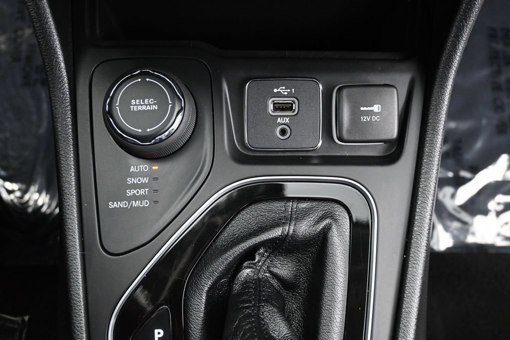 Used 2021 Jeep Cherokee Limited AWD/4WD image 21