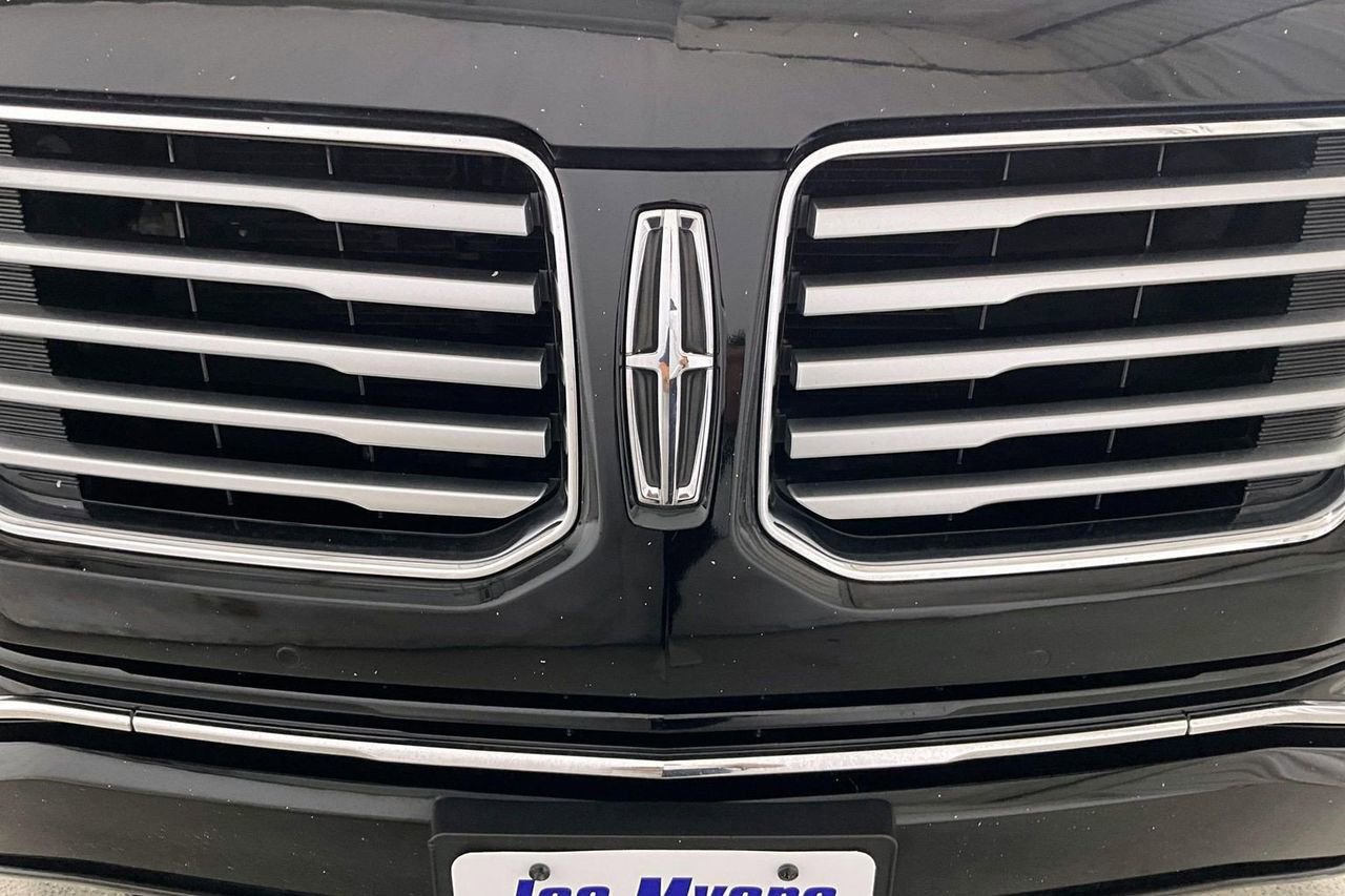 Used 2017 Lincoln Navigator Select RWD image 27