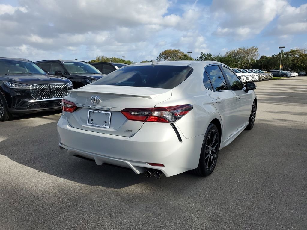 Used 2023 Toyota Camry SE w/ Convenience Package image 4