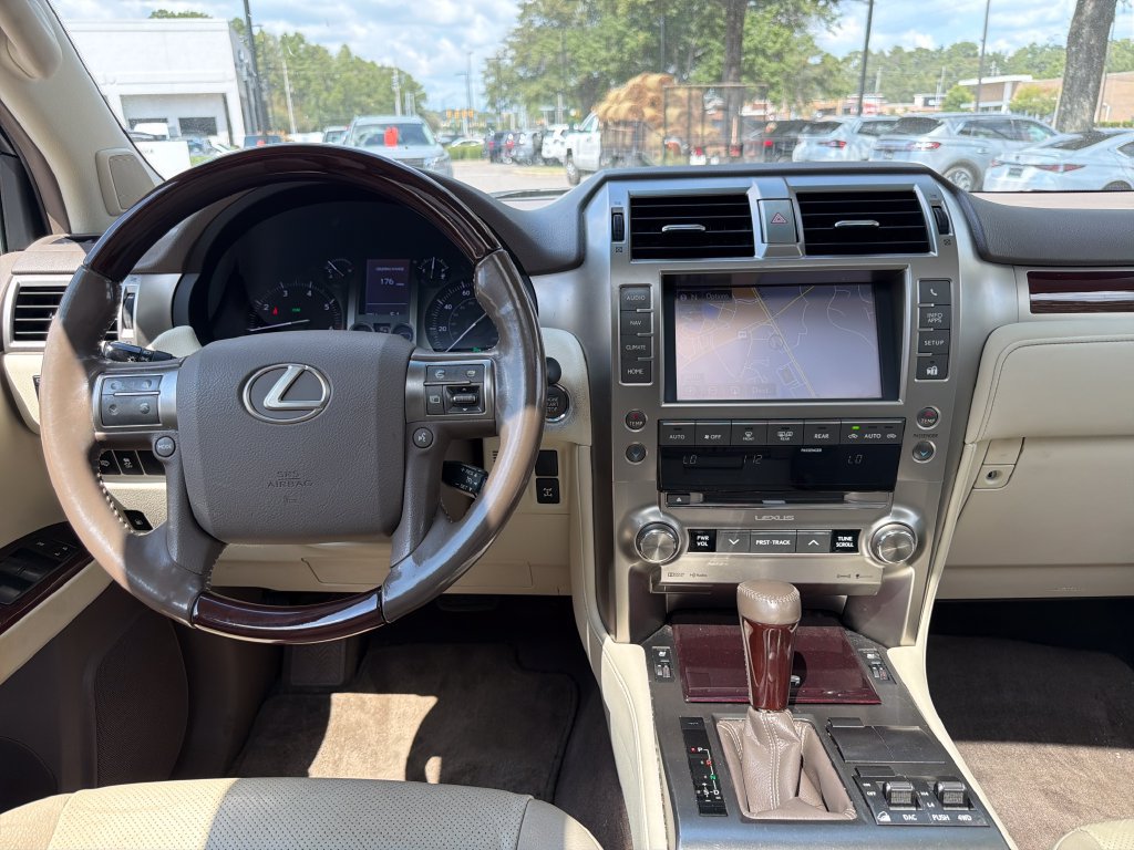 Used 2018 Lexus GX 460 Premium w/ Premium Package AWD/4WD image 16