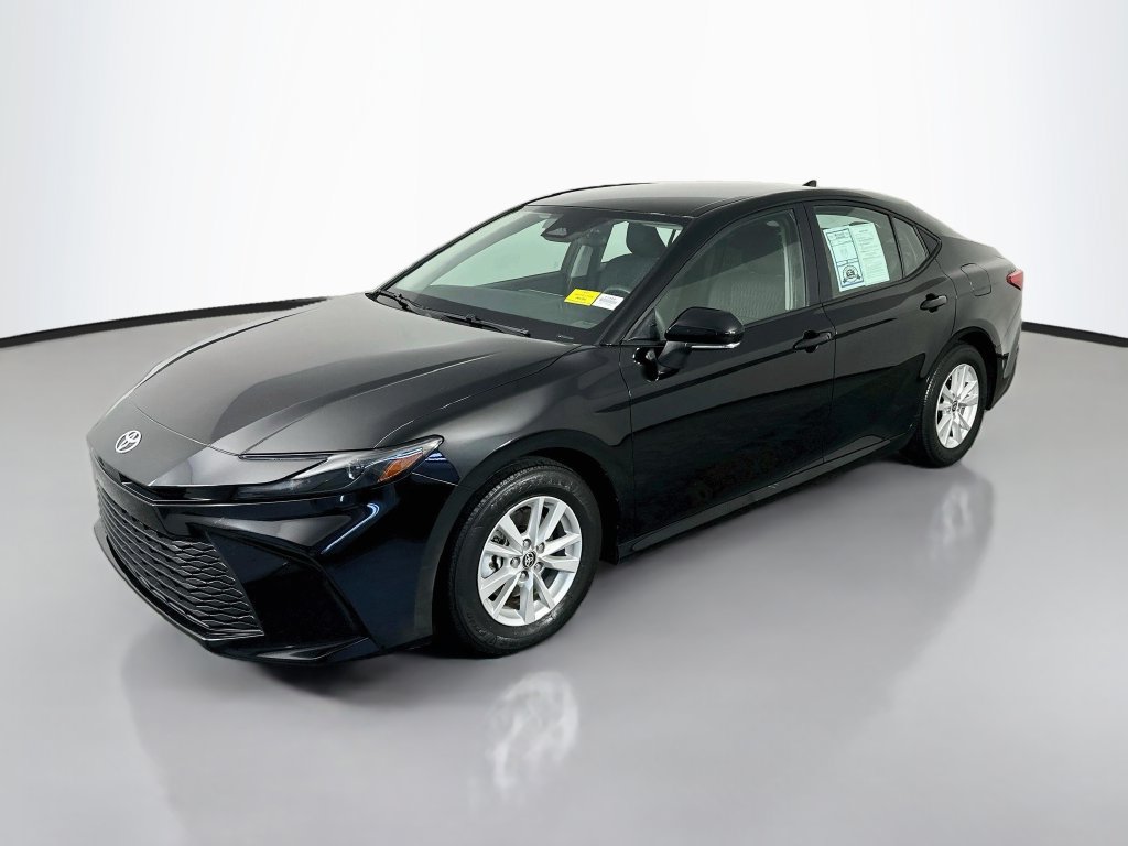 Used 2025 Toyota Camry LE FWD image 3
