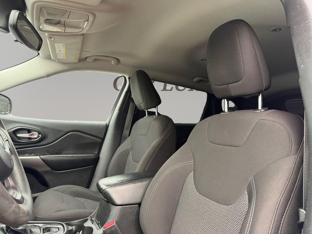 Used 2021 Jeep Cherokee Latitude image 9