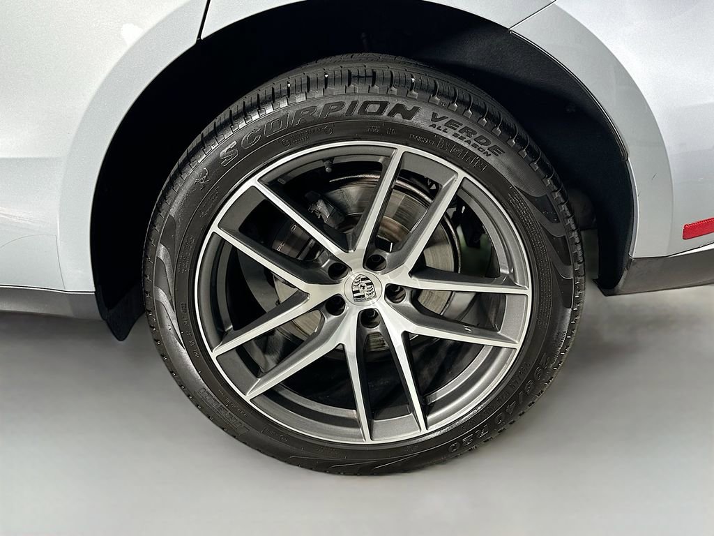 Certified 2023 Porsche Macan image 32