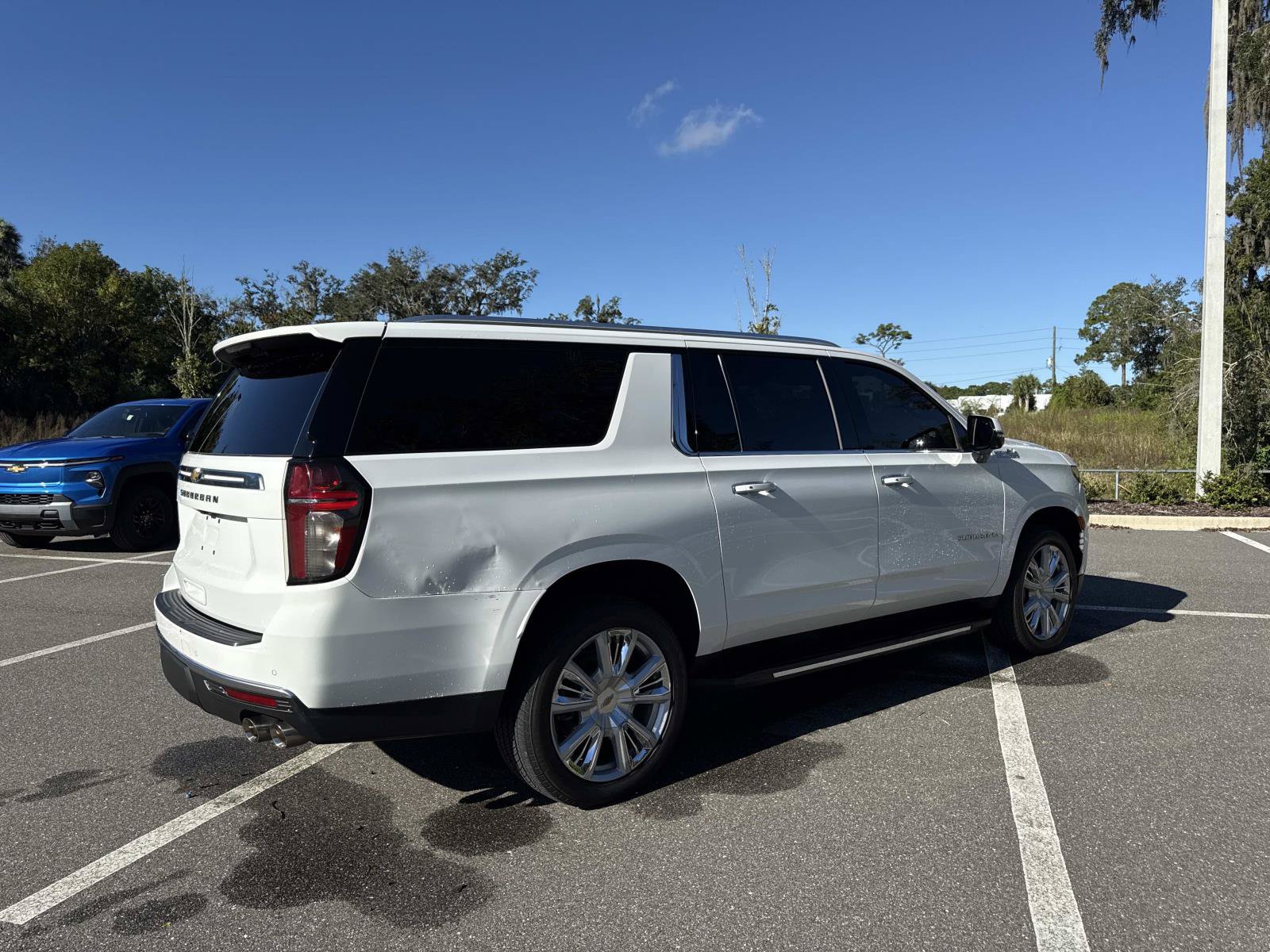 Used 2024 Chevrolet Suburban High Country AWD/4WD image 3