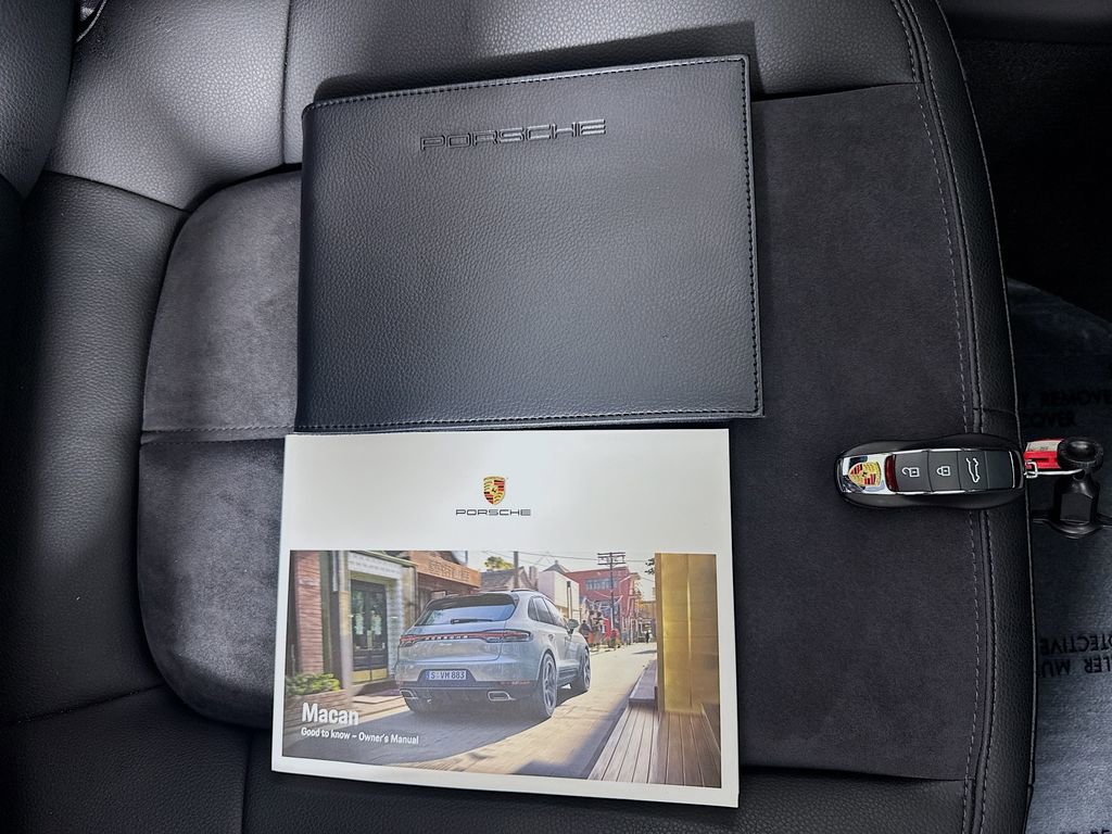 Used 2021 Porsche Macan AWD/4WD image 42